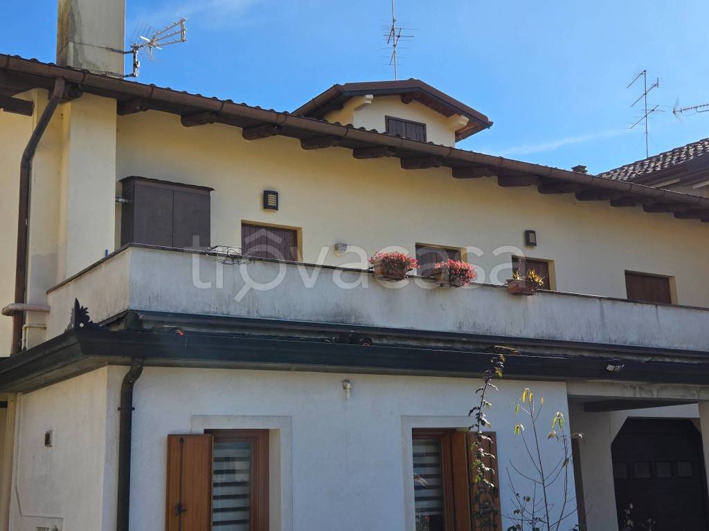 casa indipendente in vendita a Fanna
