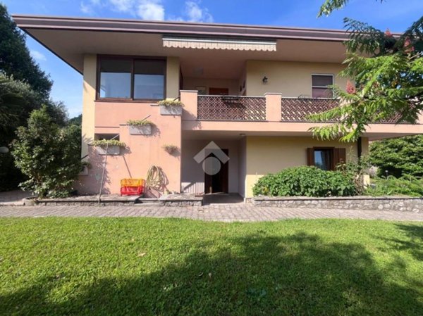 casa indipendente in vendita a Fanna