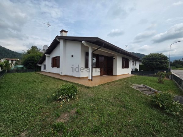 casa indipendente in vendita a Fanna