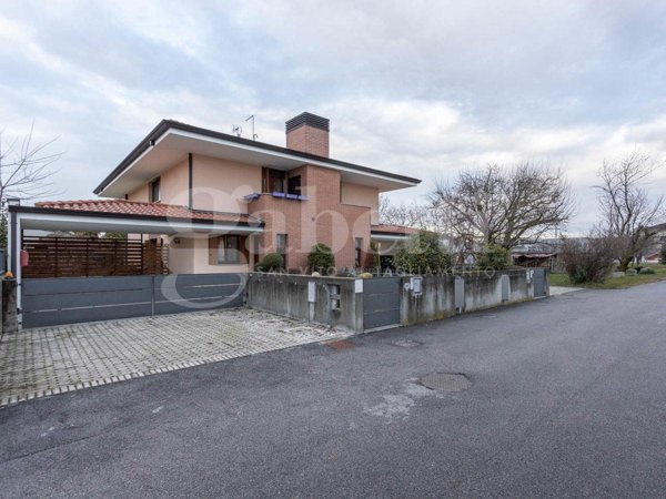 casa indipendente in vendita a Fiume Veneto