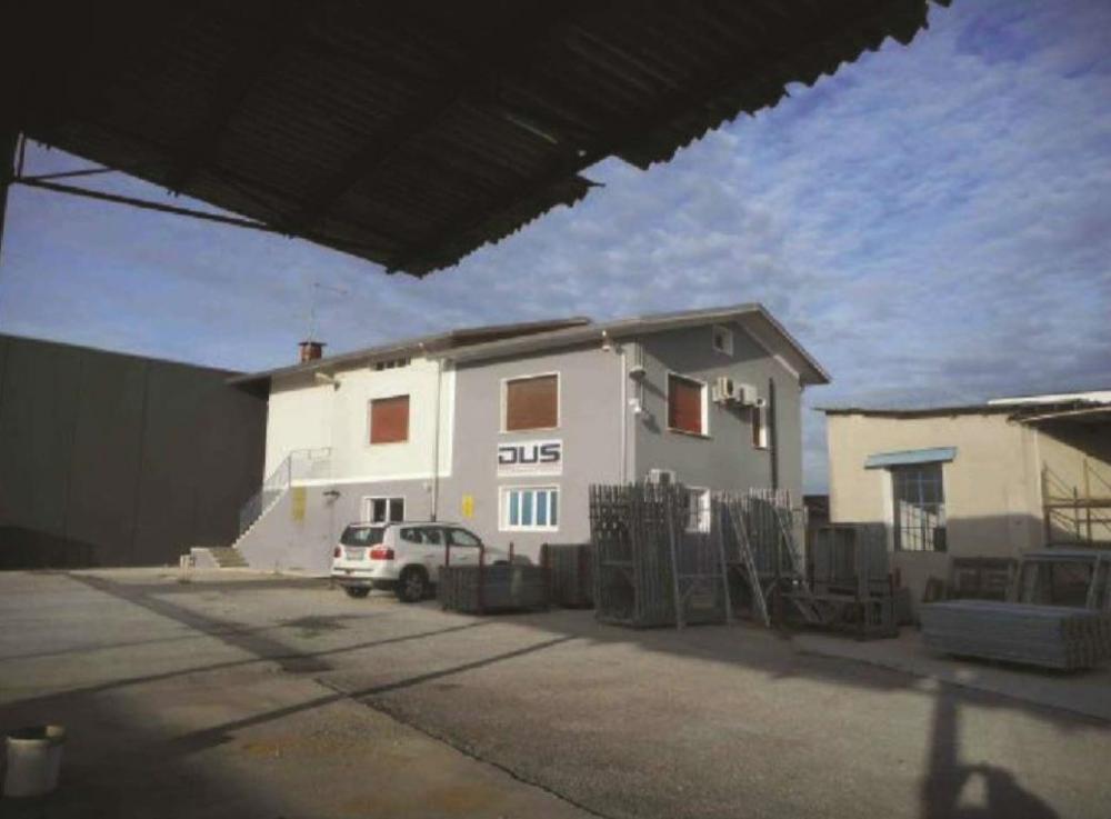 capannone in vendita a Fiume Veneto