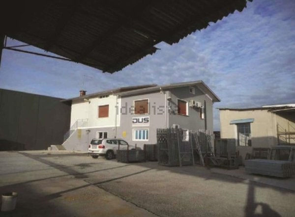 locale di sgombero in vendita a Fiume Veneto