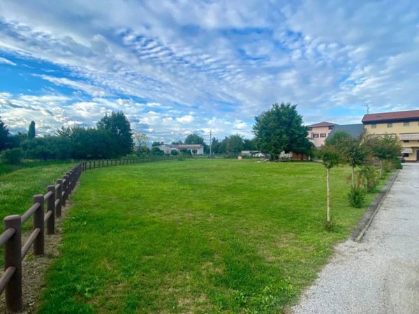 terreno agricolo in vendita a Fiume Veneto in zona Praturlone