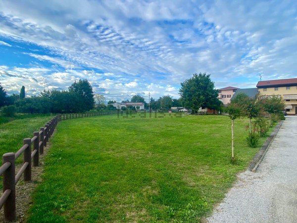 casa indipendente in vendita a Fiume Veneto in zona Praturlone