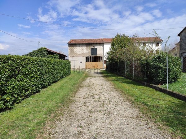 casale in vendita a Fiume Veneto in zona Praturlone