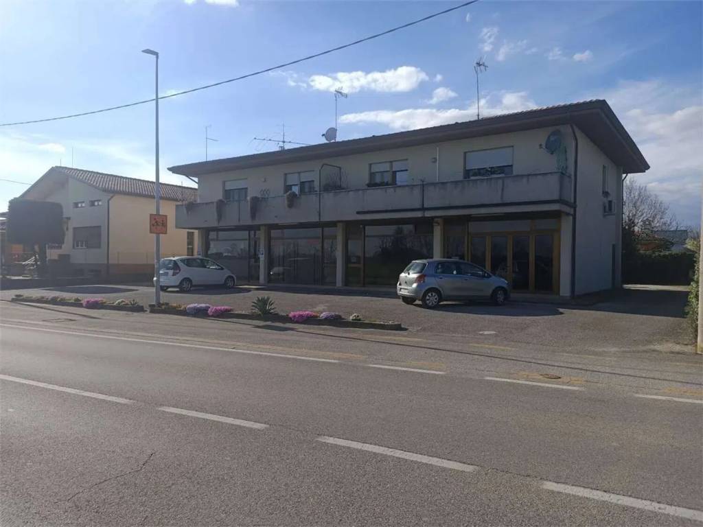 negozio in vendita a Fiume Veneto
