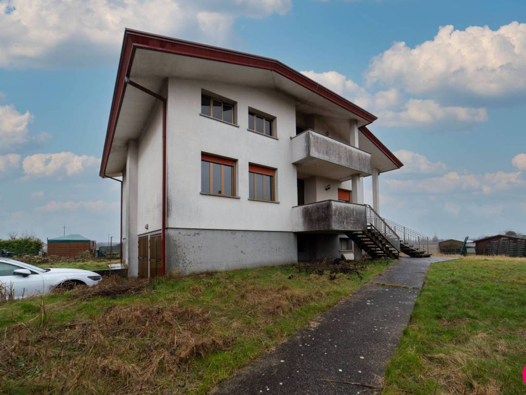 appartamento in vendita a Fiume Veneto in zona Pescincanna