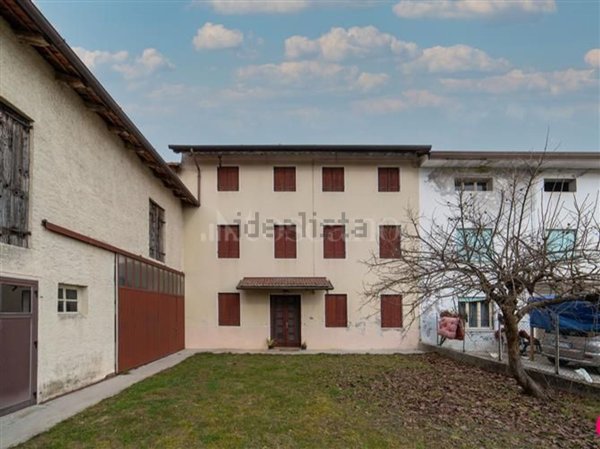 casale in vendita a Fiume Veneto in zona Praturlone