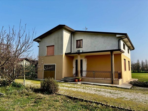 casa indipendente in vendita a Fiume Veneto