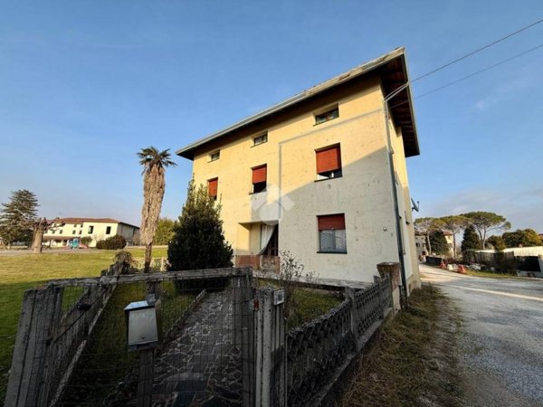 casa indipendente in vendita a Fiume Veneto in zona Praturlone