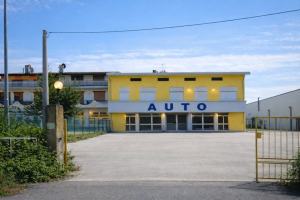 locale commerciale in vendita a Fiume Veneto