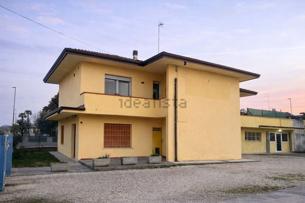 casa indipendente in vendita a Fiume Veneto