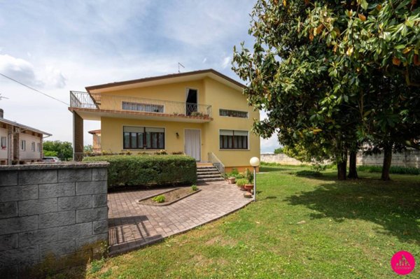 casa indipendente in vendita a Fiume Veneto in zona Praturlone
