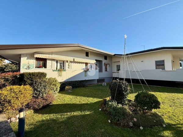 casa indipendente in vendita a Fiume Veneto in zona Praturlone