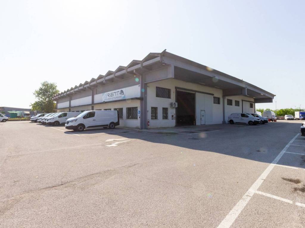 locale commerciale in vendita a Fiume Veneto