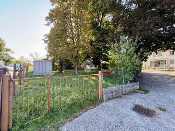 terreno in vendita a Fiume Veneto in zona Pescincanna