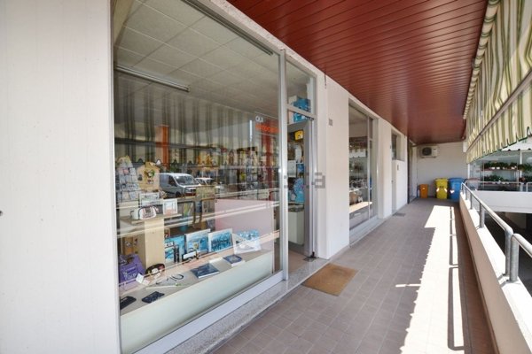 locale commerciale in vendita a Fontanafredda