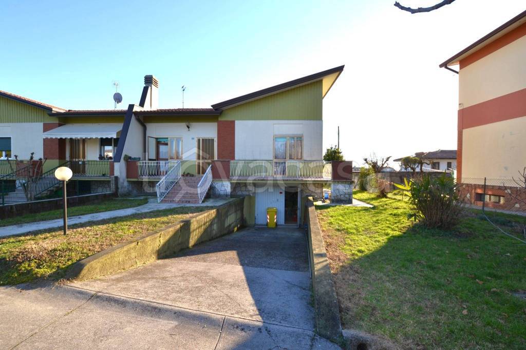 casa indipendente in vendita a Fontanafredda
