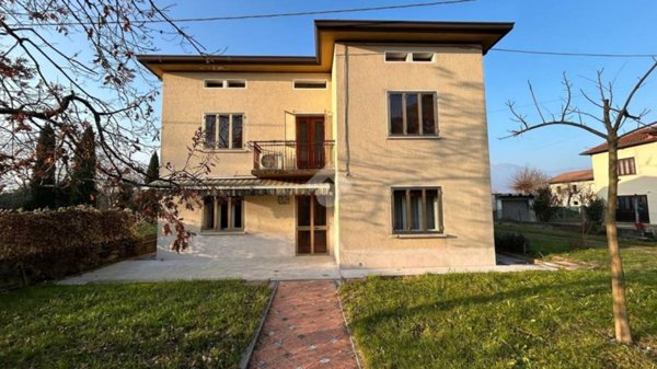 casa indipendente in vendita a Fontanafredda in zona Nave