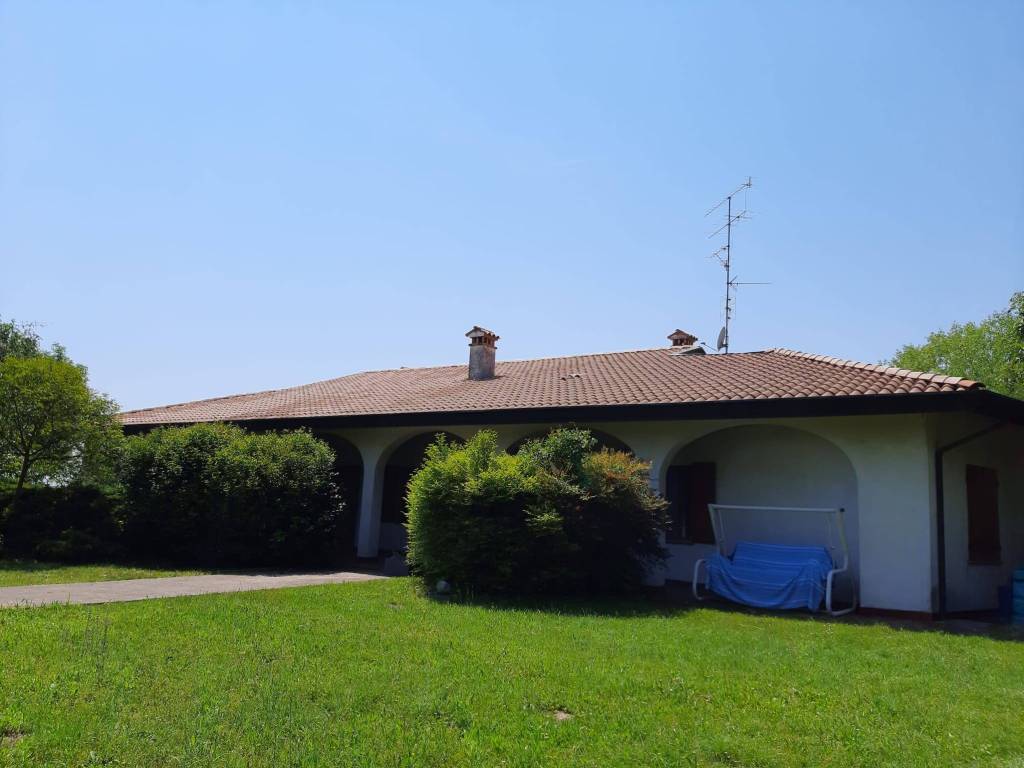 casa indipendente in vendita a Fontanafredda