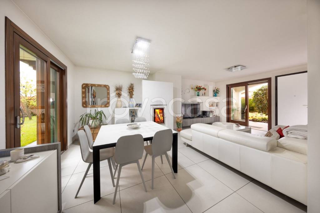 casa indipendente in vendita a Fontanafredda