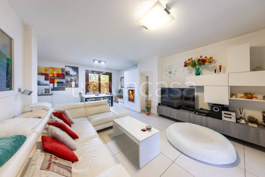 casa indipendente in vendita a Fontanafredda