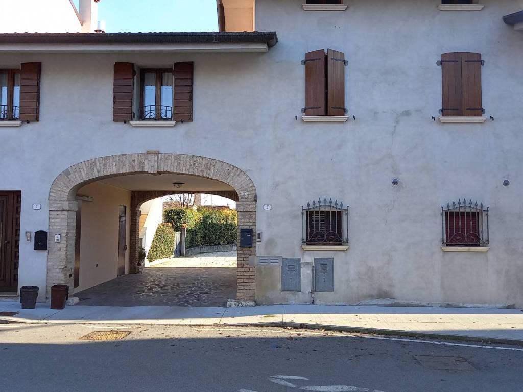 appartamento in vendita a Fontanafredda in zona Romano