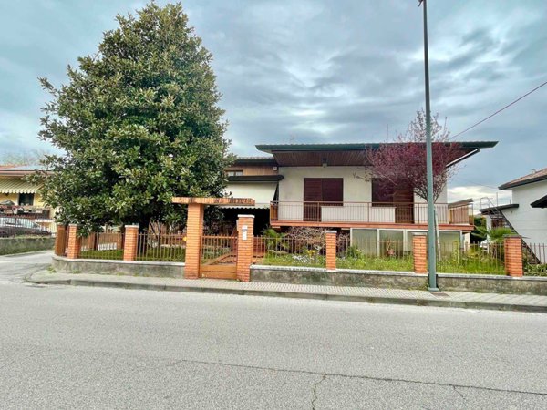 villa in vendita a Fontanafredda