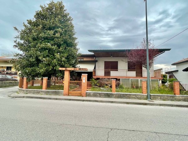 casa indipendente in vendita a Fontanafredda