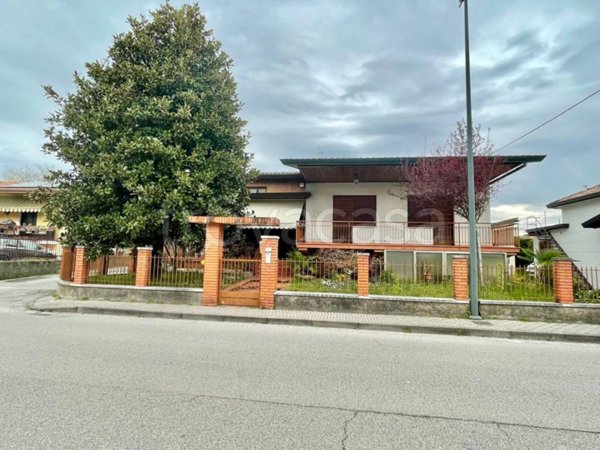 casa indipendente in vendita a Fontanafredda