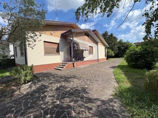 casa indipendente in vendita a Fontanafredda