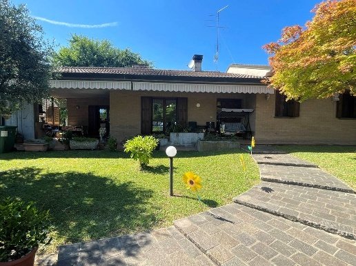 casa indipendente in vendita a Fontanafredda