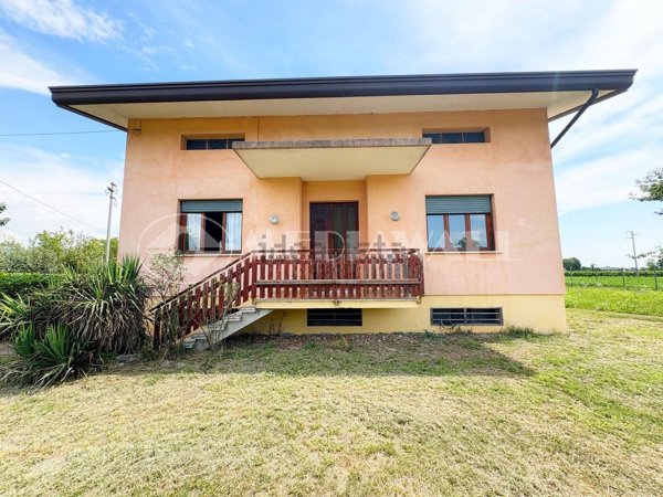 casa indipendente in vendita a Fontanafredda