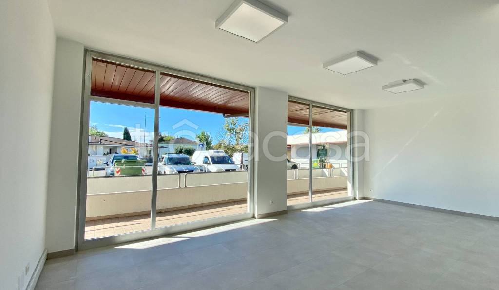 ufficio in vendita a Fontanafredda