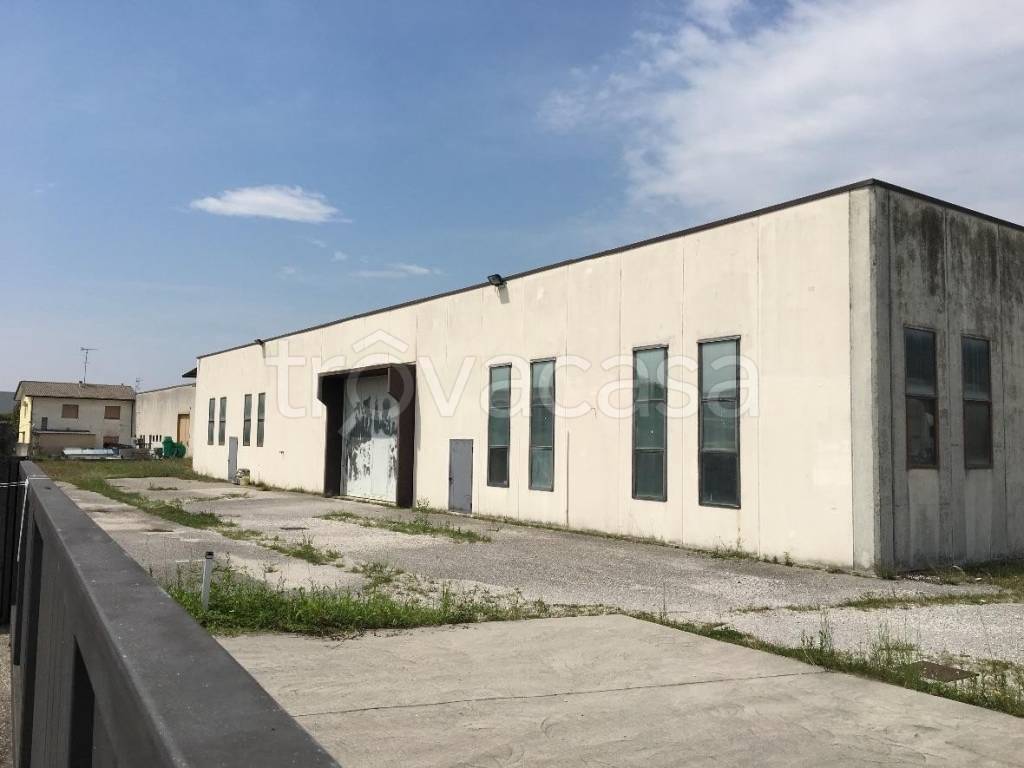 capannone in vendita a Fontanafredda