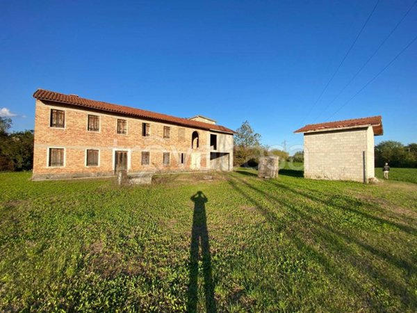 casa indipendente in vendita a Fontanafredda