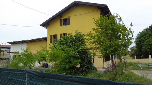 casa indipendente in vendita a Fontanafredda