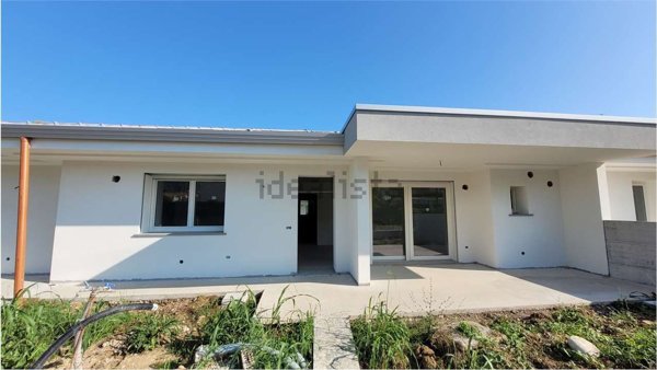 casa indipendente in vendita a Fontanafredda