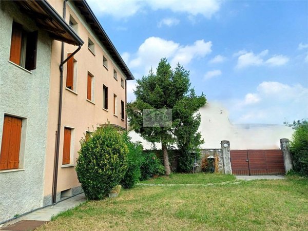 casa indipendente in vendita a Fontanafredda