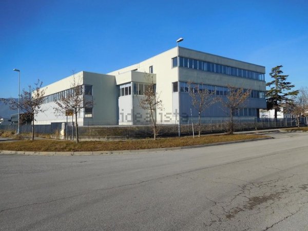 locale di sgombero in vendita a Fontanafredda