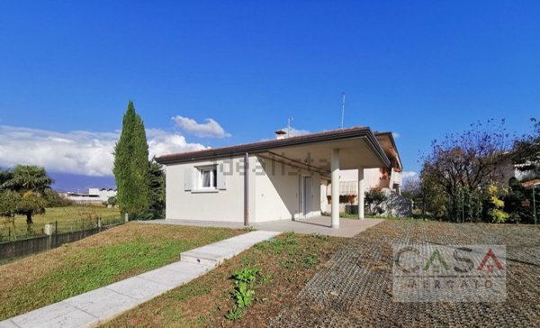 casa indipendente in vendita a Fontanafredda