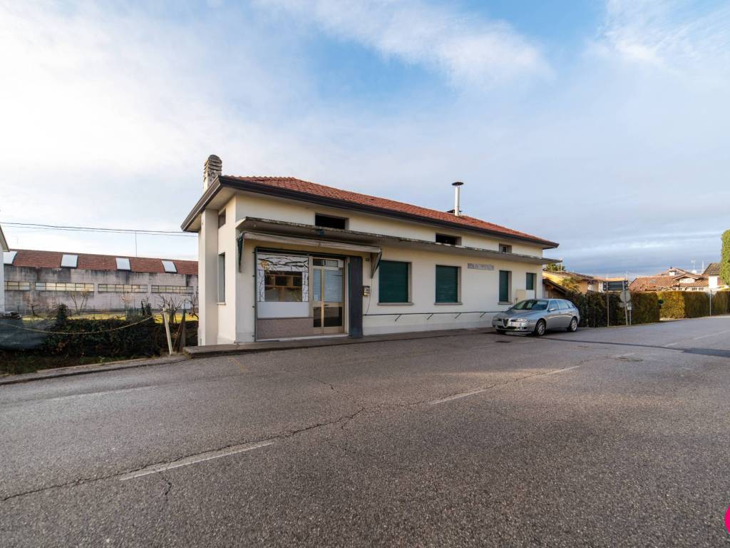 negozio in vendita a Fontanafredda in zona Vigonovo