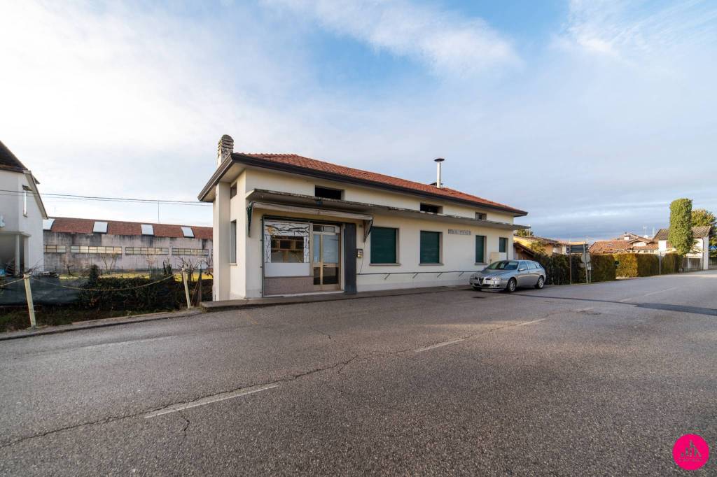 negozio in vendita a Fontanafredda