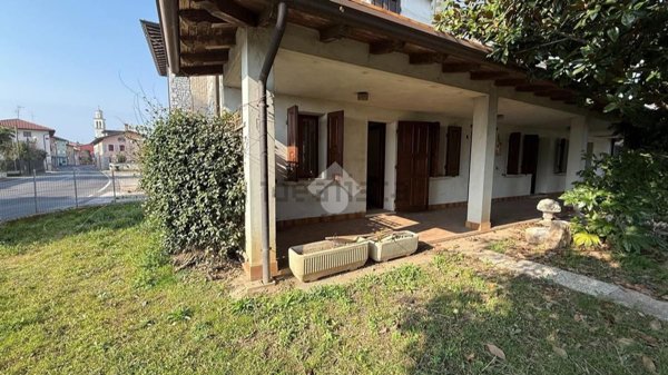 casa indipendente in vendita a Fontanafredda in zona Ranzano