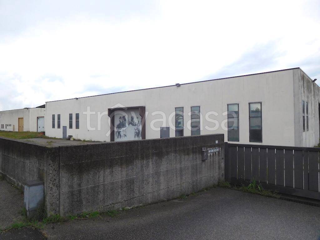 capannone in vendita a Fontanafredda