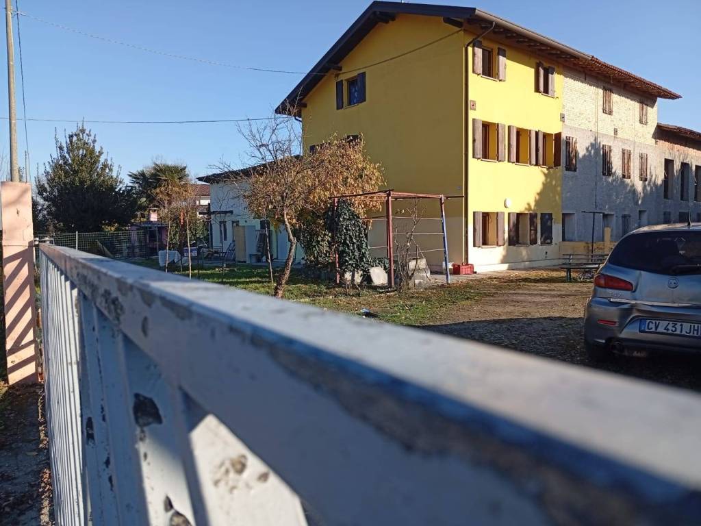 casa indipendente in vendita a Fontanafredda