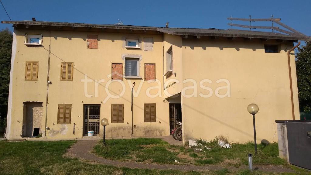 casa indipendente in vendita a Fontanafredda