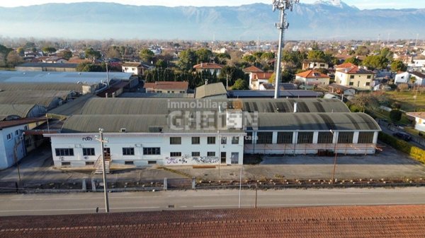 capannone in vendita a Fontanafredda
