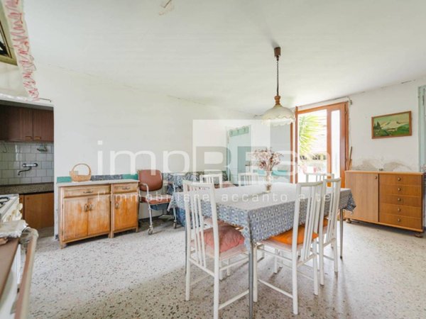 casa indipendente in vendita a Fontanafredda in zona Ranzano