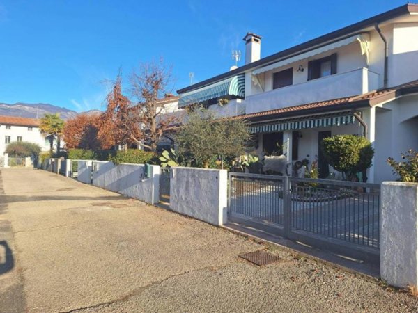 casa indipendente in vendita a Fontanafredda in zona Ranzano